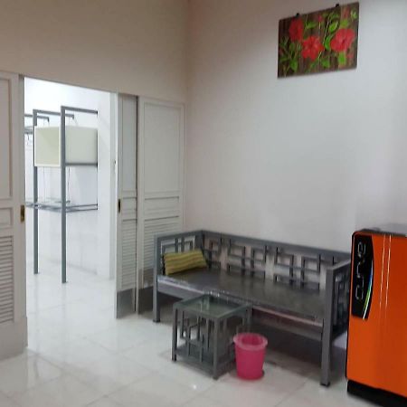 Buorana Hostel Chonburi Exterior photo