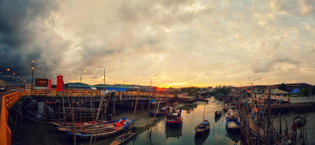 Buorana Hostel Chonburi Exterior photo