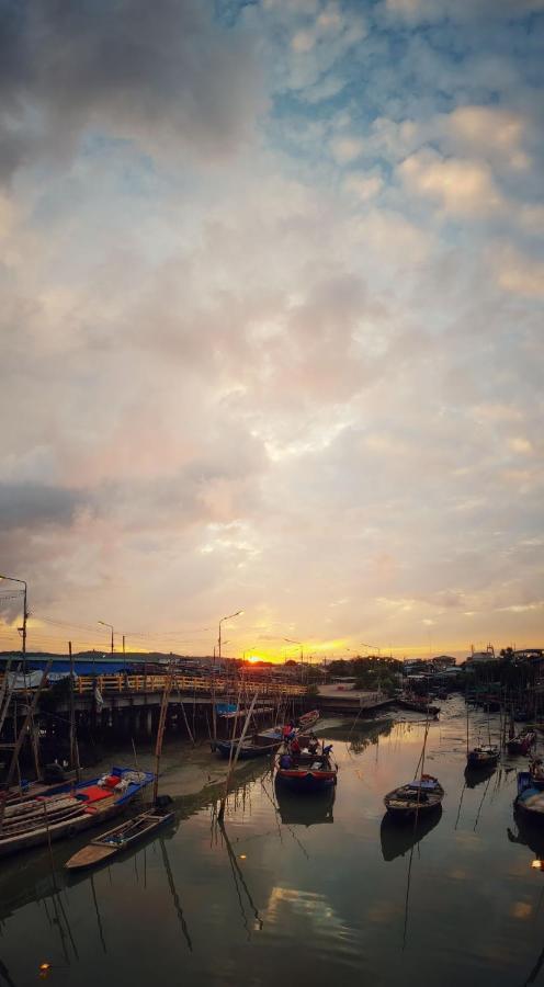 Buorana Hostel Chonburi Exterior photo