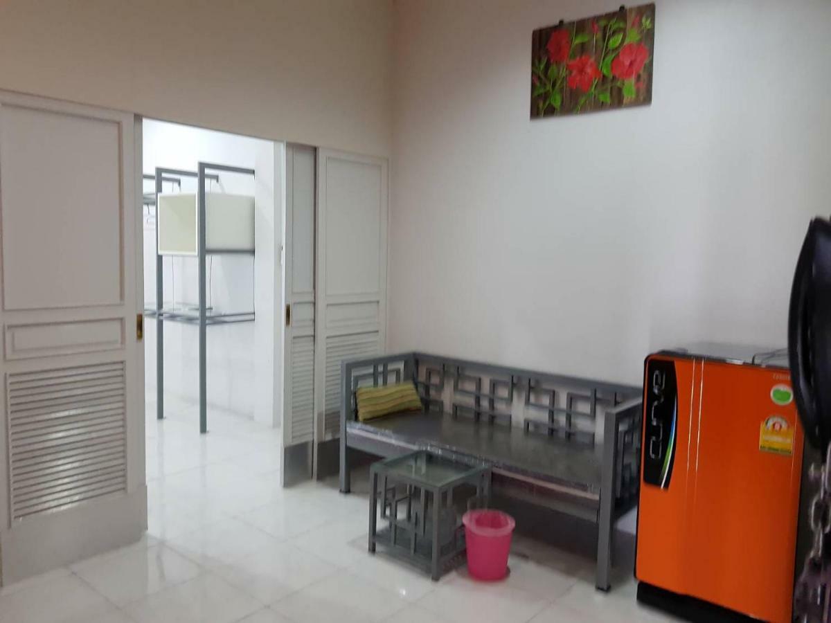 Buorana Hostel Chonburi Exterior photo