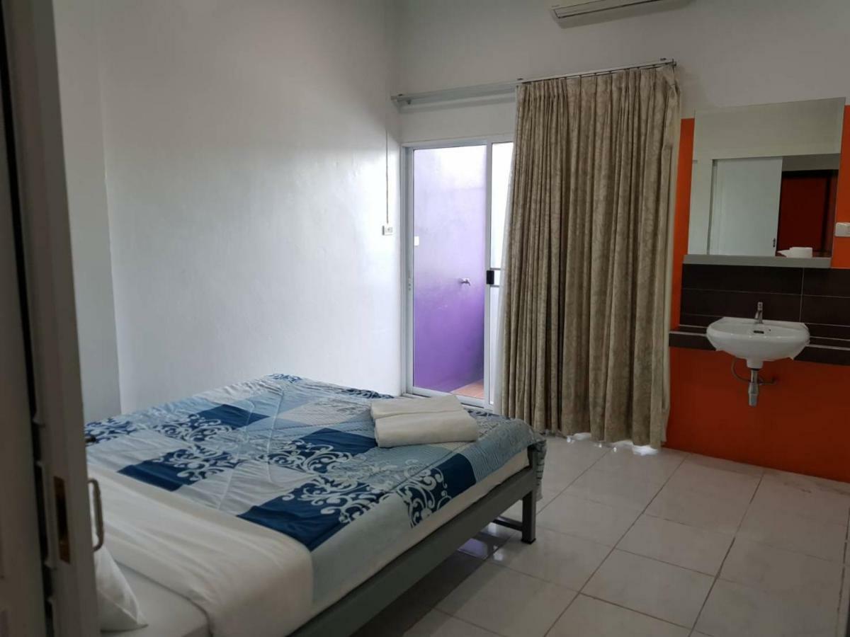 Buorana Hostel Chonburi Exterior photo