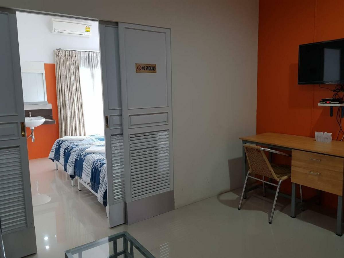 Buorana Hostel Chonburi Exterior photo