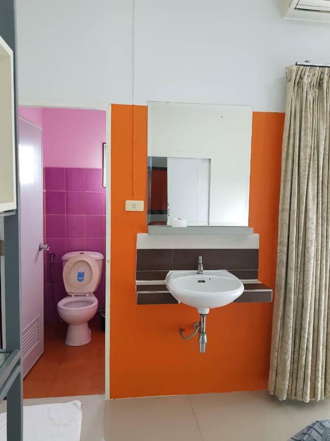 Buorana Hostel Chonburi Exterior photo